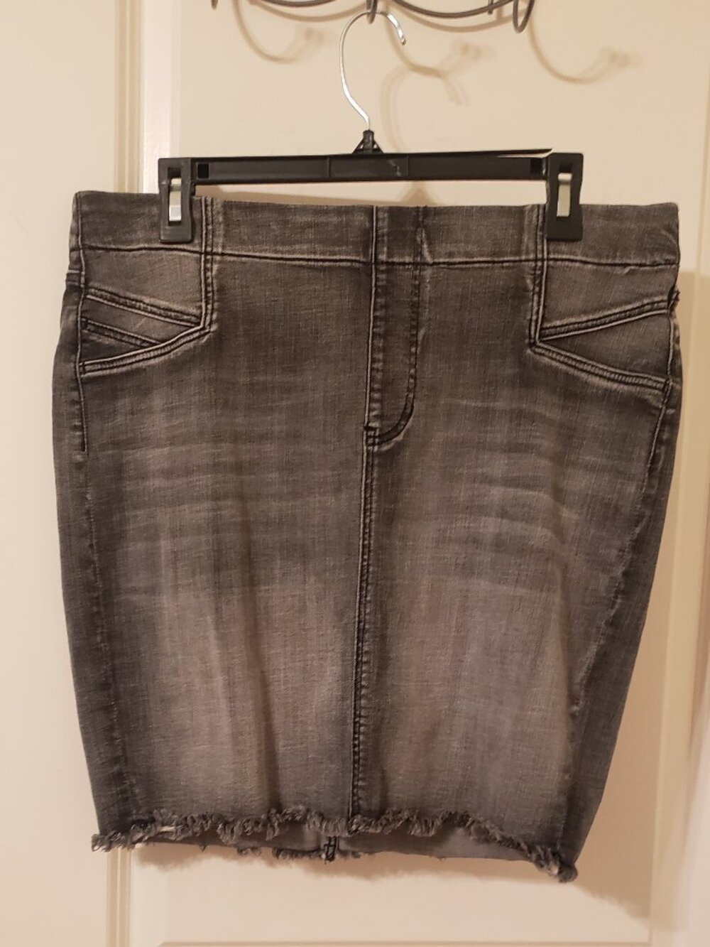 Liverpool Los Angeles size 12 denim skirt